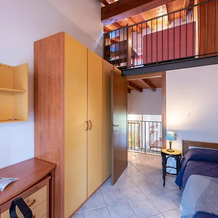 Apartmán Marcy 3 Floors House - 2km - Happy Salò