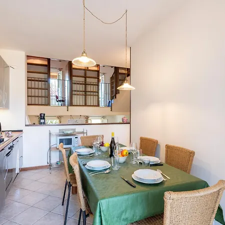 Apartmán Marcy 3 Floors House - 2km - Happy Salò